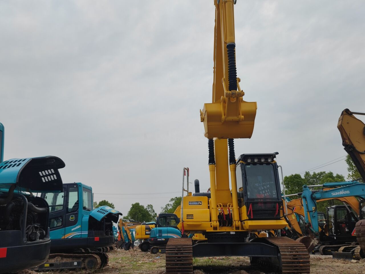 Komatsu PC240LC - Rupsgraafmachine: afbeelding 2 Komatsu PC240LC - Rupsgraafmachine: afbeelding 2