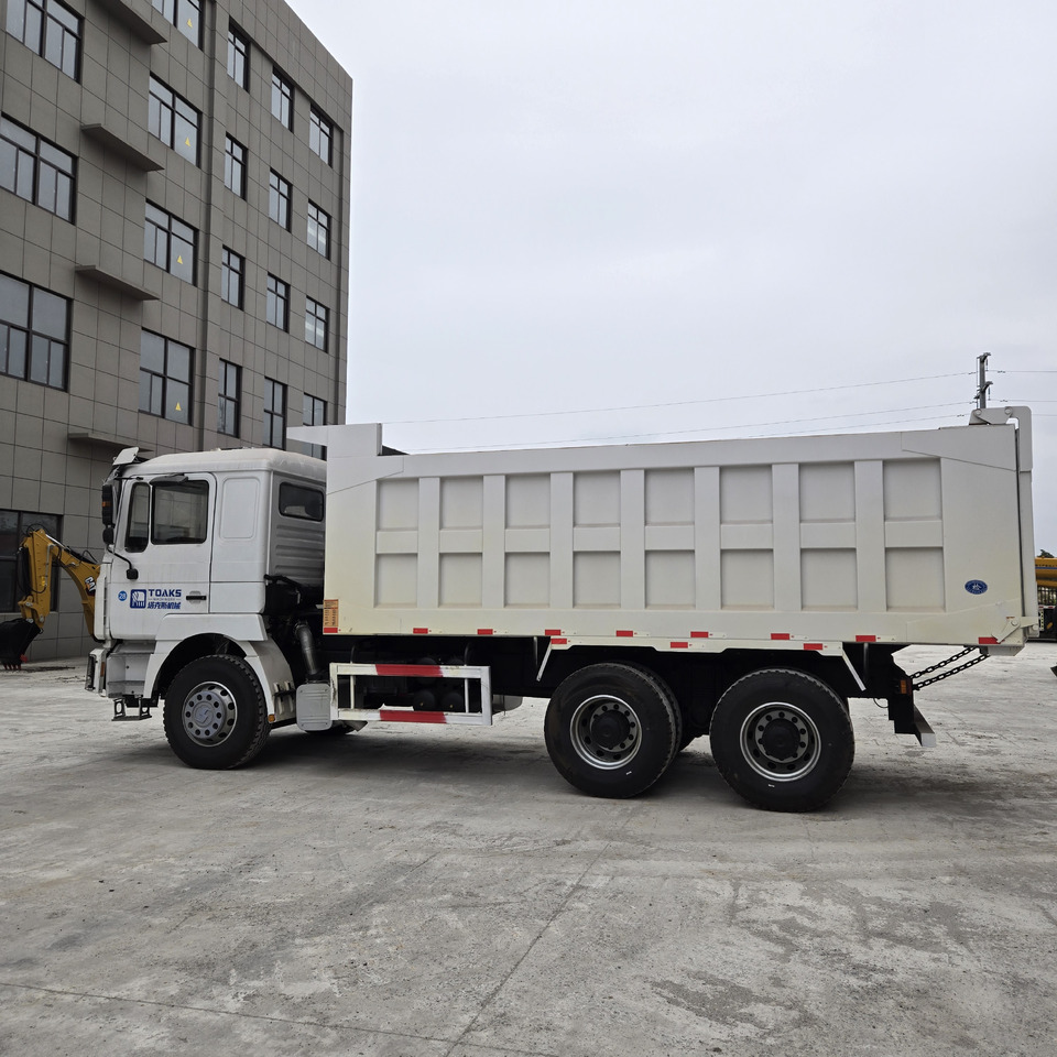 SINOTRUK F3000 6x4 RHD - Kipper vrachtwagen: afbeelding 3 SINOTRUK F3000 6x4 RHD - Kipper vrachtwagen: afbeelding 3