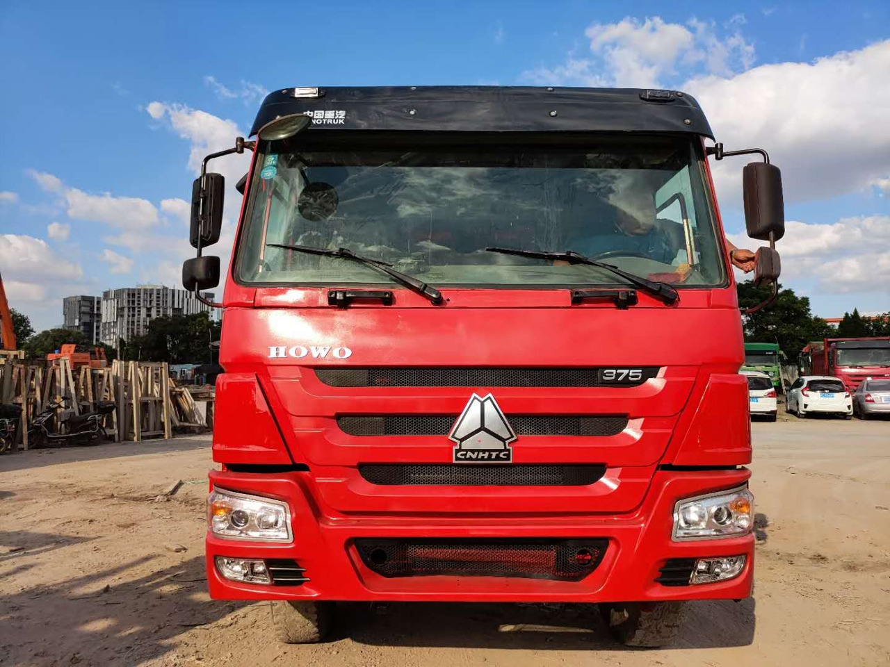 SINOTRUK HOWO 6x4 - Kipper vrachtwagen: afbeelding 2 SINOTRUK HOWO 6x4 - Kipper vrachtwagen: afbeelding 2