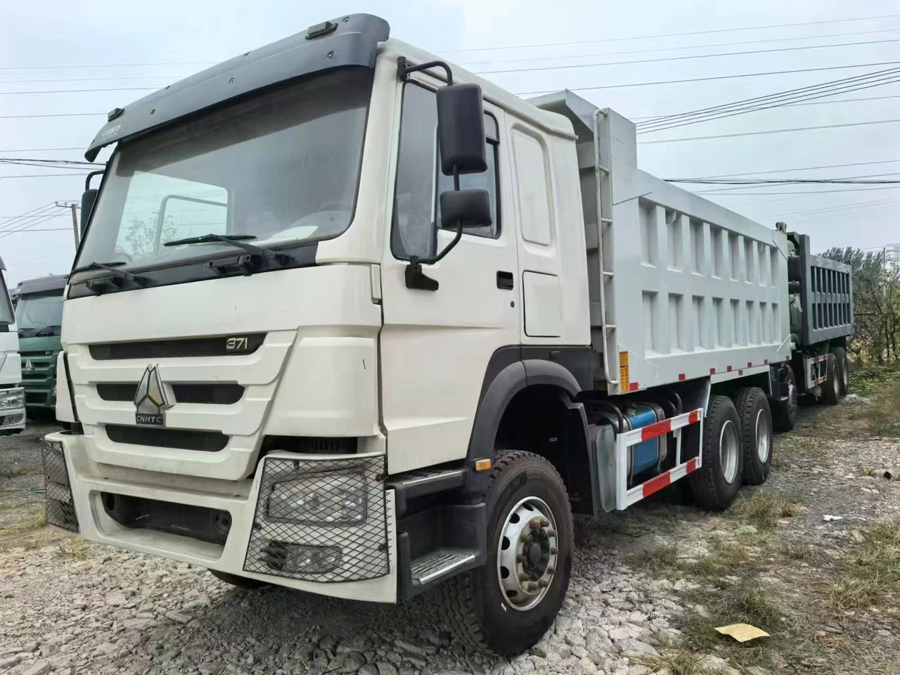 SINOTRUK HOWO 6x4 - Koelwagen vrachtwagen: afbeelding 1 SINOTRUK HOWO 6x4 - Koelwagen vrachtwagen: afbeelding 1