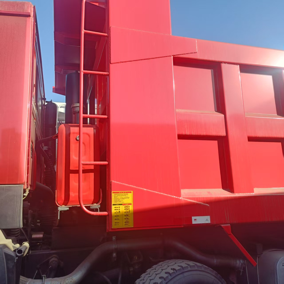 Kipper vrachtwagen SINOTRUK HOWO 8x4: afbeelding 6
