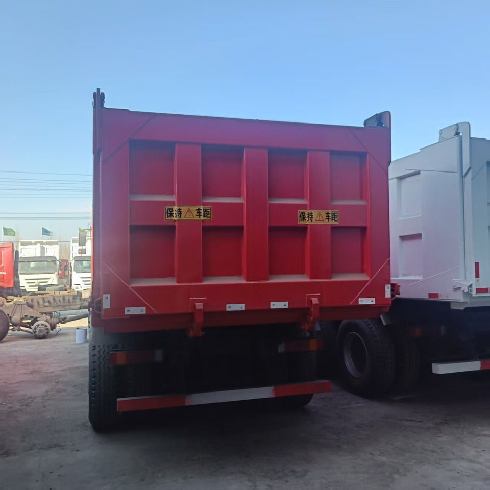 SINOTRUK HOWO 8x4 - Kipper vrachtwagen: afbeelding 3 SINOTRUK HOWO 8x4 - Kipper vrachtwagen: afbeelding 3