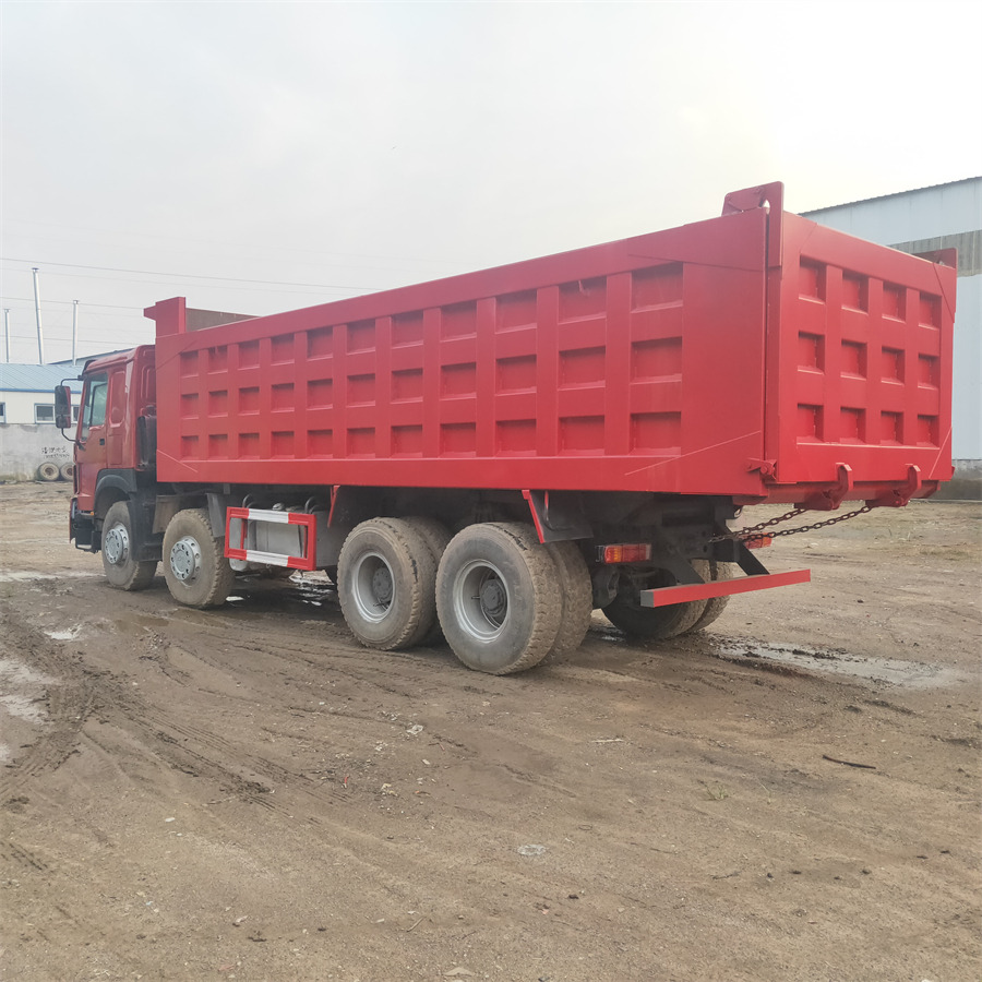 SINOTRUK HOWO - Kipper vrachtwagen: afbeelding 4 SINOTRUK HOWO - Kipper vrachtwagen: afbeelding 4