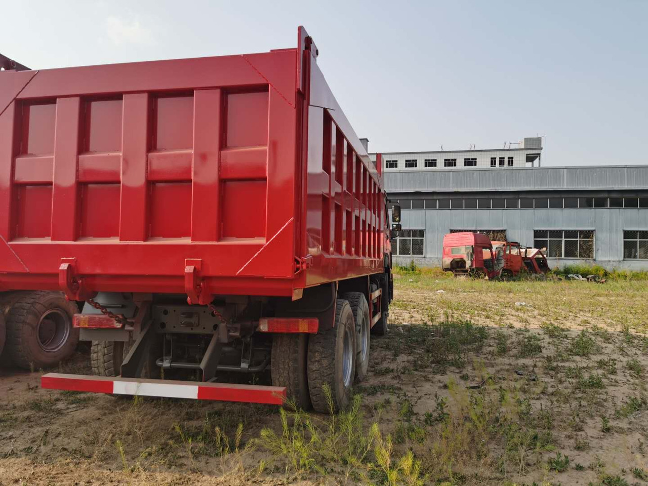 SINOTRUK HOWO - Kipper vrachtwagen: afbeelding 2 SINOTRUK HOWO - Kipper vrachtwagen: afbeelding 2