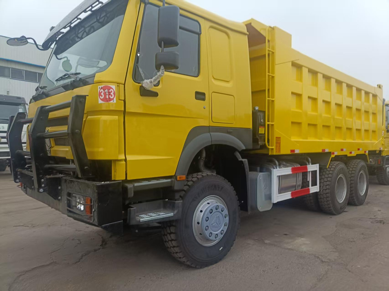 SINOTRUK HOWO - Kipper vrachtwagen: afbeelding 2 SINOTRUK HOWO - Kipper vrachtwagen: afbeelding 2