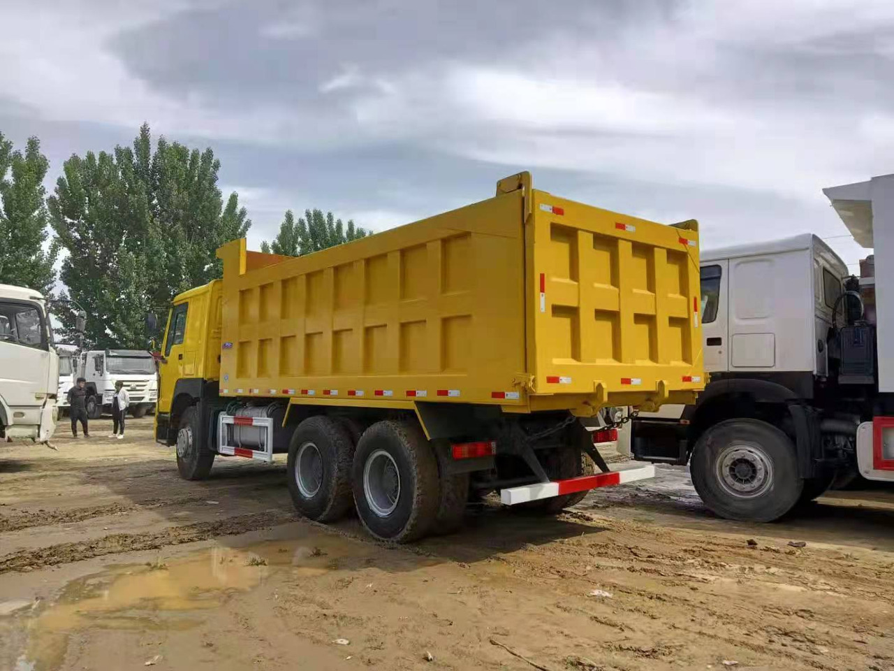 SINOTRUK HOWO - Kipper vrachtwagen: afbeelding 4 SINOTRUK HOWO - Kipper vrachtwagen: afbeelding 4