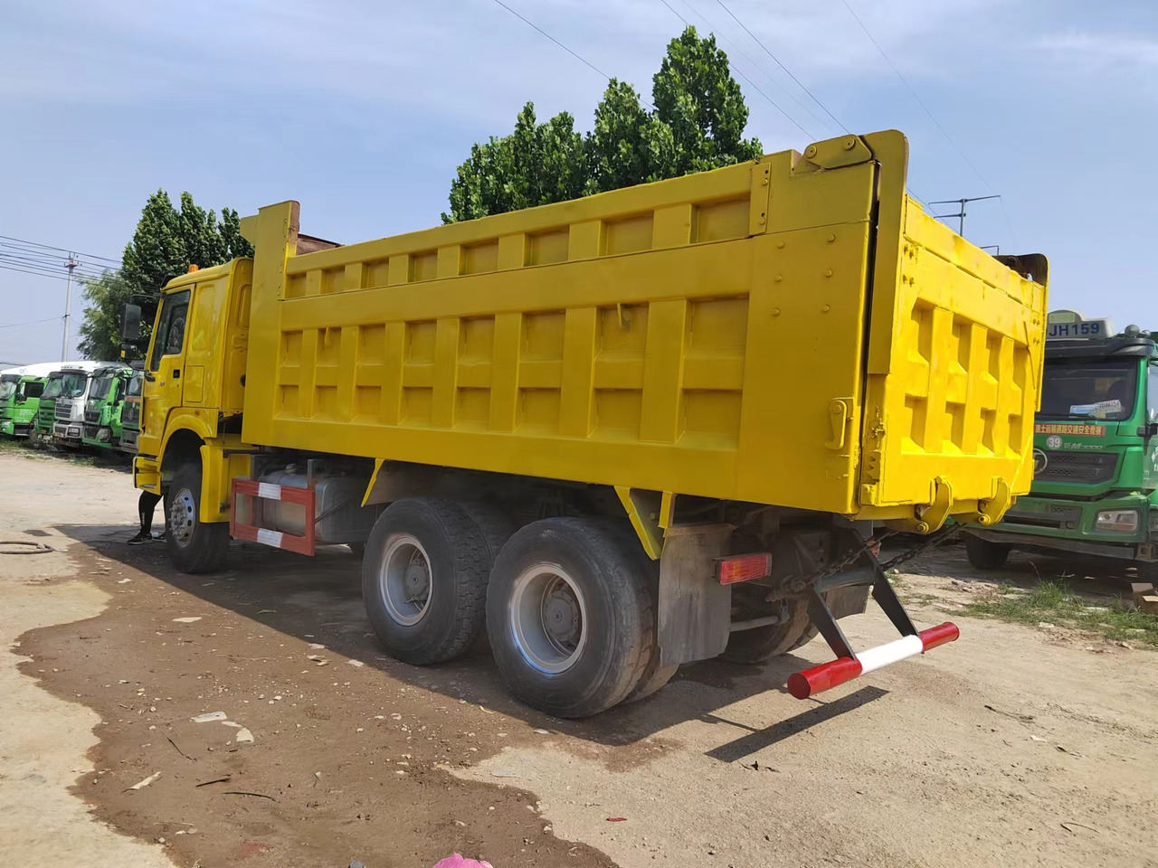 SINOTRUK HOWO - Kipper vrachtwagen: afbeelding 4 SINOTRUK HOWO - Kipper vrachtwagen: afbeelding 4