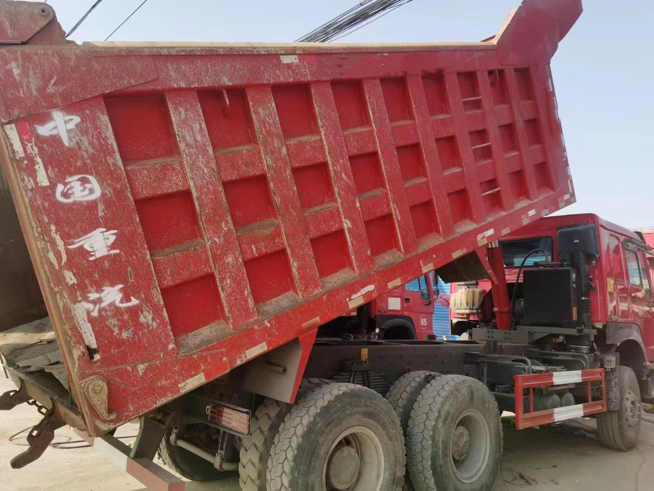 SINOTRUK HOWO - Kipper vrachtwagen: afbeelding 2 SINOTRUK HOWO - Kipper vrachtwagen: afbeelding 2