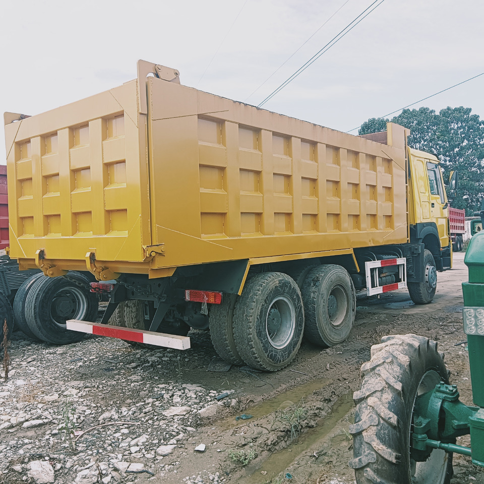 SINOTRUK HOWO - Kipper vrachtwagen: afbeelding 4 SINOTRUK HOWO - Kipper vrachtwagen: afbeelding 4