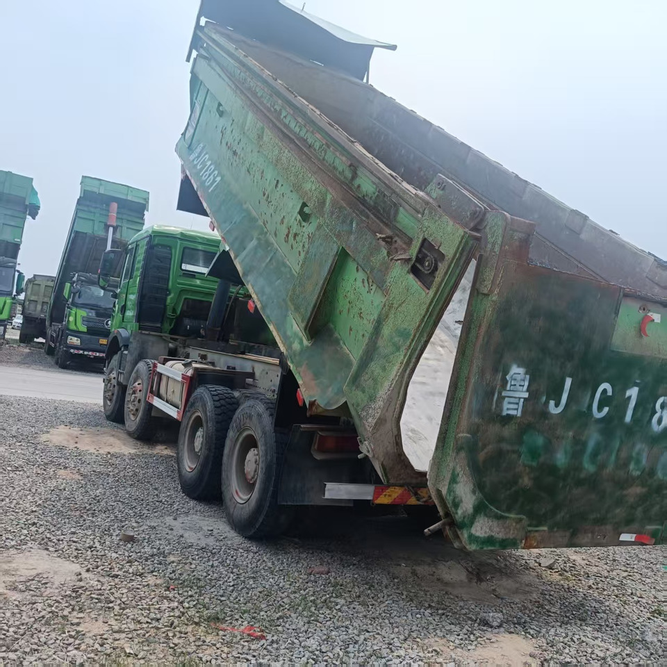 SINOTRUK HOWO - Kipper vrachtwagen: afbeelding 5 SINOTRUK HOWO - Kipper vrachtwagen: afbeelding 5