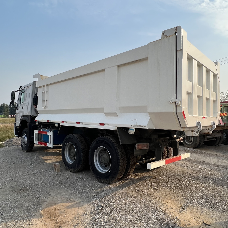 SINOTRUK HOWO - Bakwagen: afbeelding 1 SINOTRUK HOWO - Bakwagen: afbeelding 1