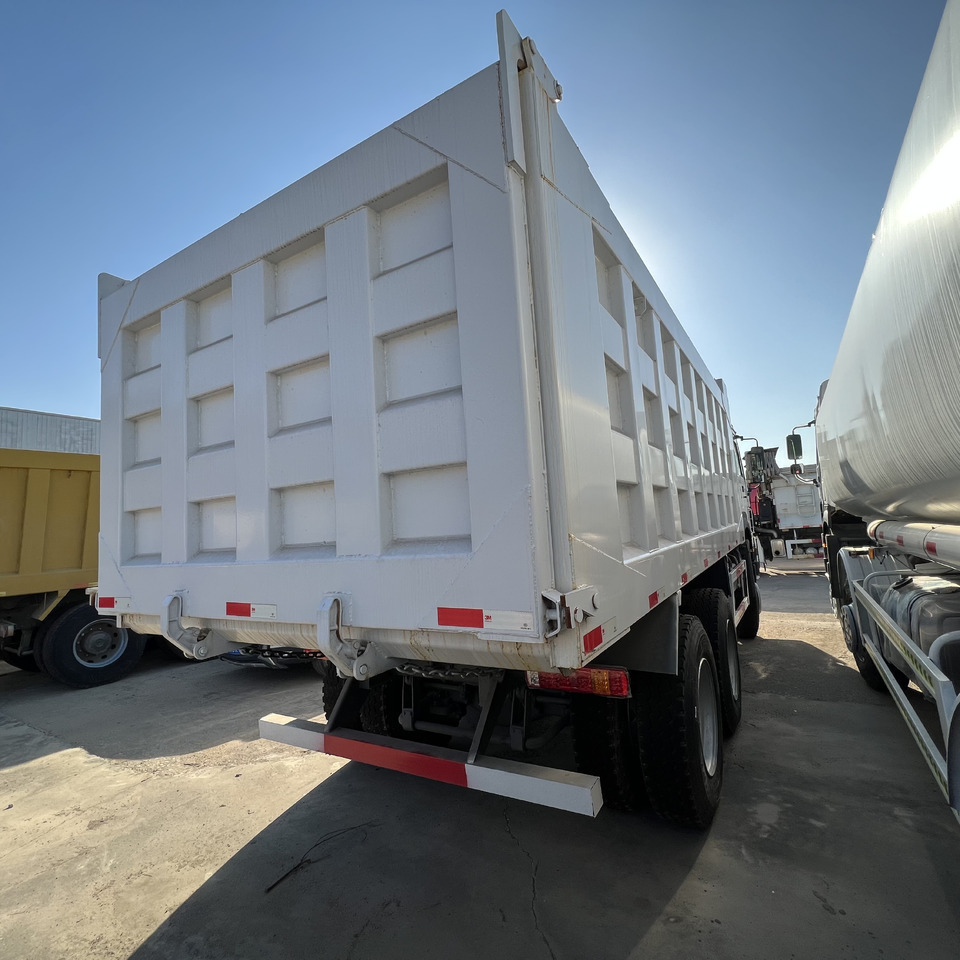 SINOTRUK HOWO - Kipper vrachtwagen: afbeelding 4 SINOTRUK HOWO - Kipper vrachtwagen: afbeelding 4