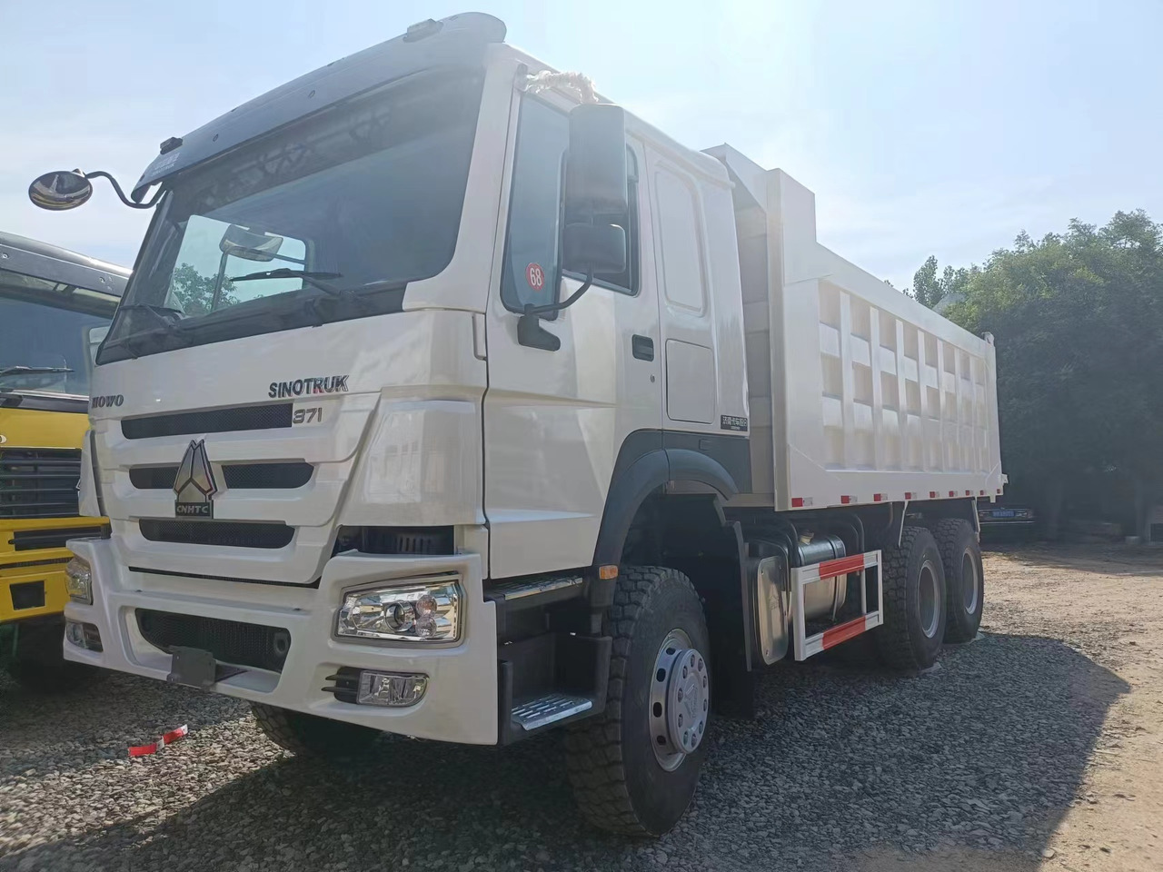 SINOTRUK HOWO - Kipper vrachtwagen: afbeelding 5 SINOTRUK HOWO - Kipper vrachtwagen: afbeelding 5