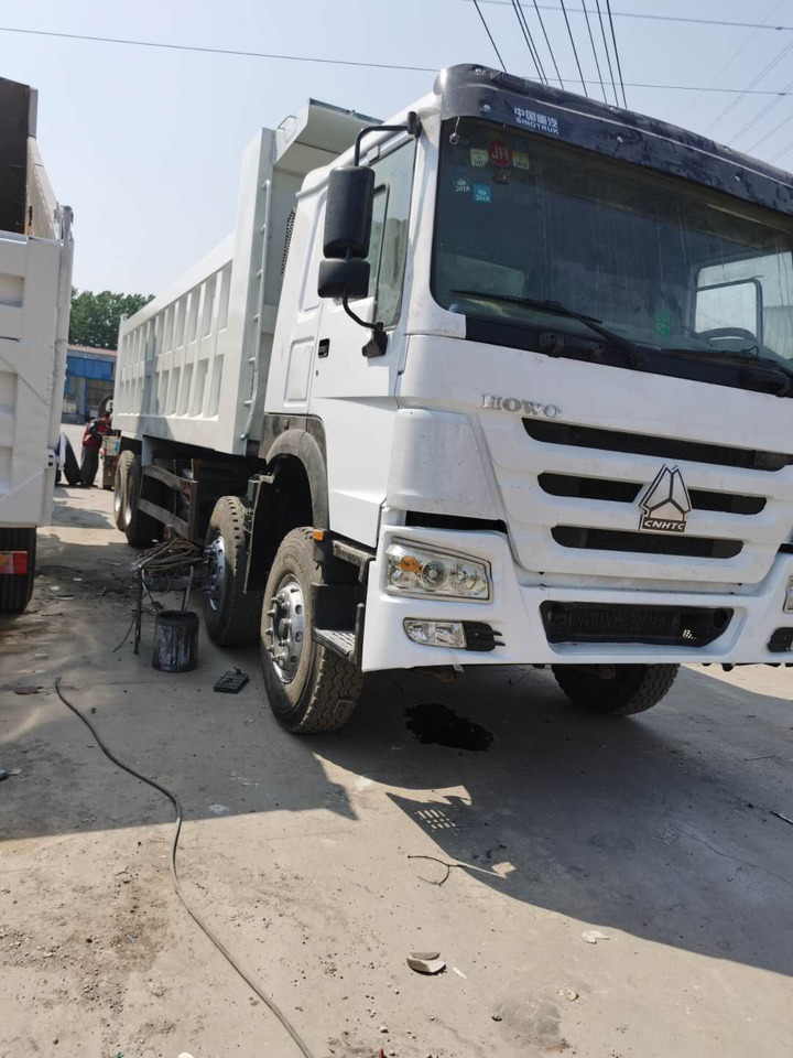 SINOTRUK HOWO - Kipper vrachtwagen: afbeelding 4 SINOTRUK HOWO - Kipper vrachtwagen: afbeelding 4