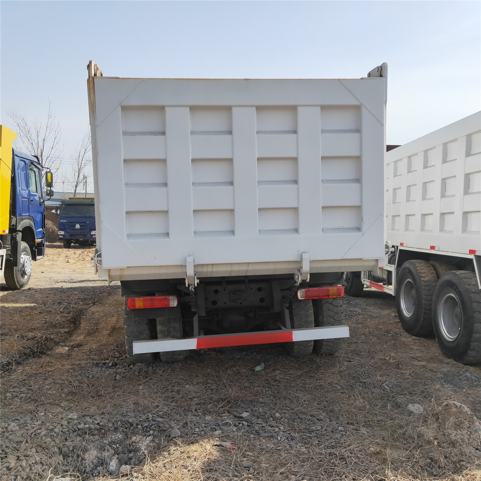 SINOTRUK HOWO - Kipper vrachtwagen: afbeelding 2 SINOTRUK HOWO - Kipper vrachtwagen: afbeelding 2