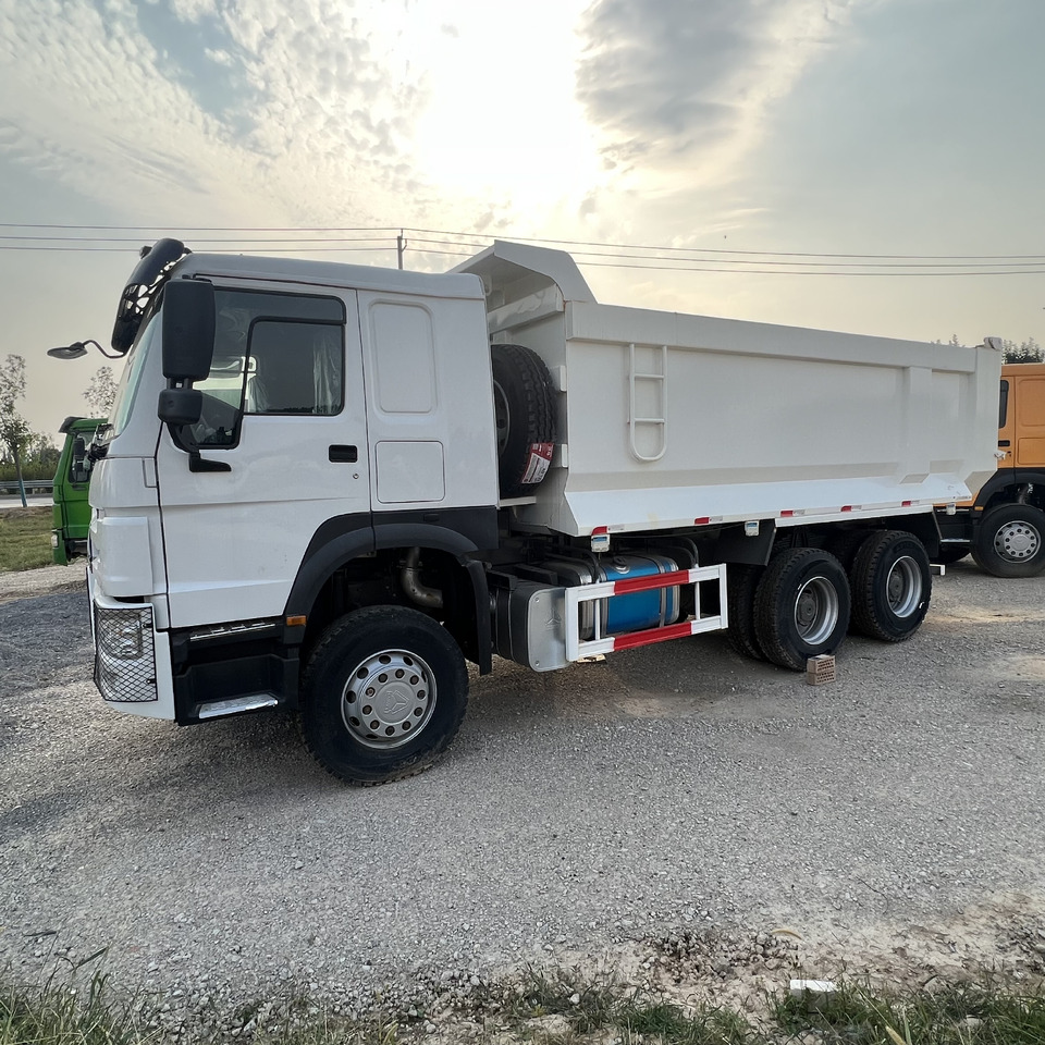 SINOTRUK HOWO - Bakwagen: afbeelding 2 SINOTRUK HOWO - Bakwagen: afbeelding 2