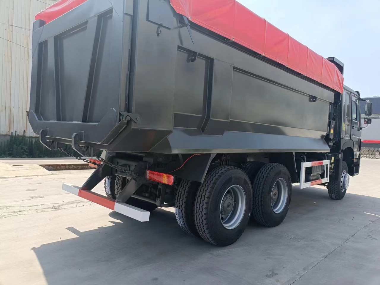 SINOTRUK HOWO - Bakwagen: afbeelding 2 SINOTRUK HOWO - Bakwagen: afbeelding 2