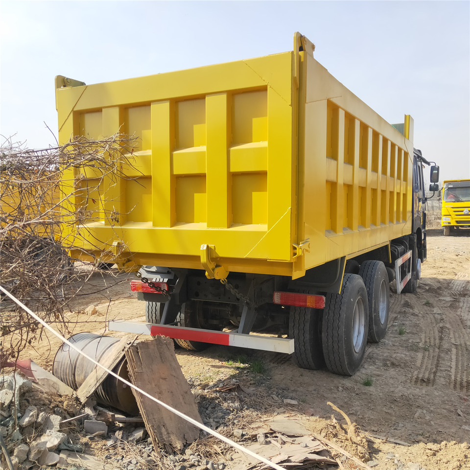 SINOTRUK HOWO - Kipper vrachtwagen: afbeelding 4 SINOTRUK HOWO - Kipper vrachtwagen: afbeelding 4