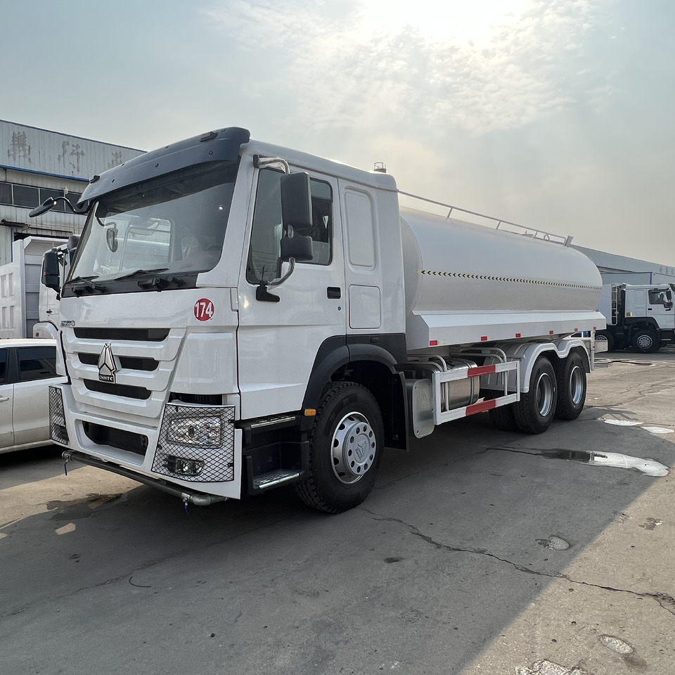 SINOTRUK HOWO sprinkler - Tankwagen: afbeelding 4 SINOTRUK HOWO sprinkler - Tankwagen: afbeelding 4