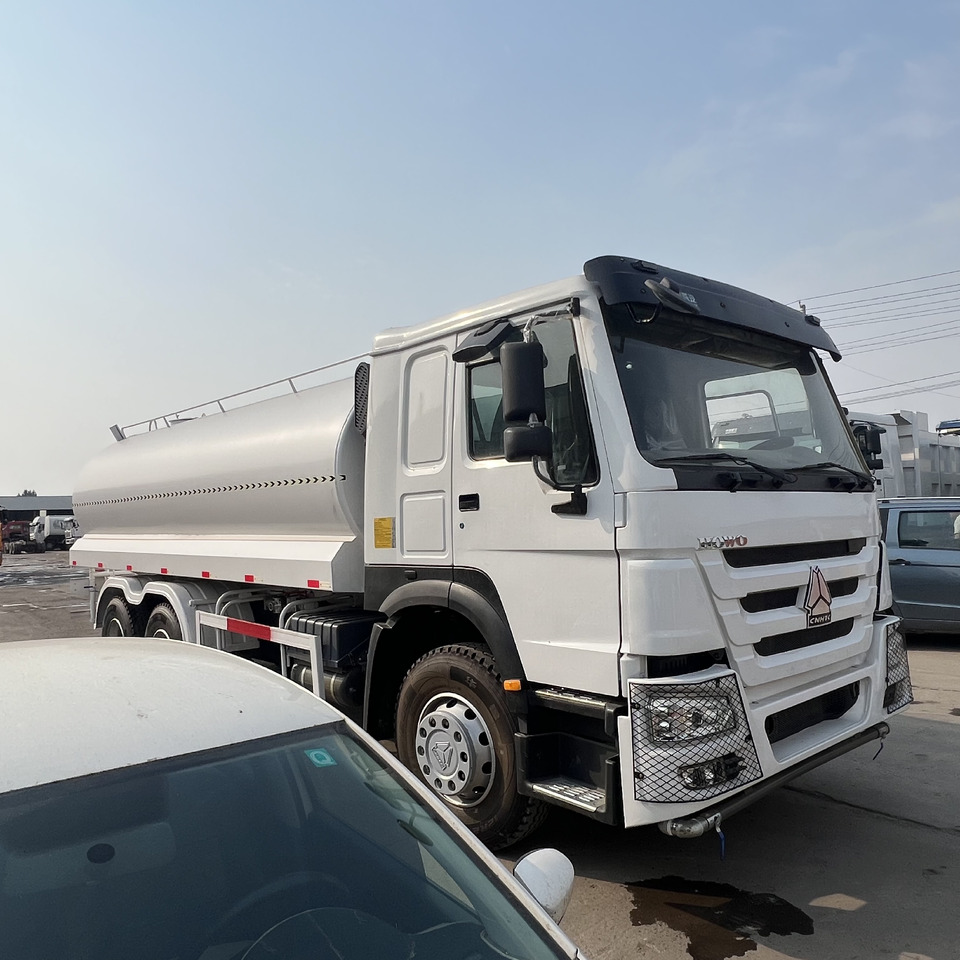 SINOTRUK HOWO sprinkler - Tankwagen: afbeelding 3 SINOTRUK HOWO sprinkler - Tankwagen: afbeelding 3