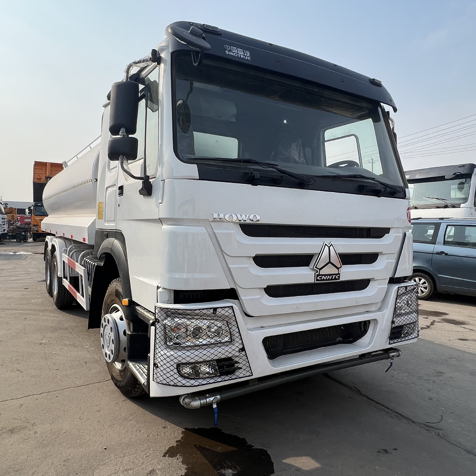 SINOTRUK HOWO sprinkler - Tankwagen: afbeelding 1 SINOTRUK HOWO sprinkler - Tankwagen: afbeelding 1