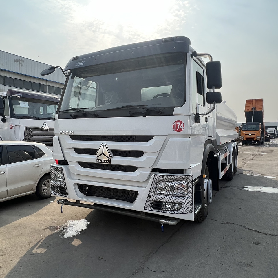 SINOTRUK HOWO sprinkler - Tankwagen: afbeelding 2 SINOTRUK HOWO sprinkler - Tankwagen: afbeelding 2