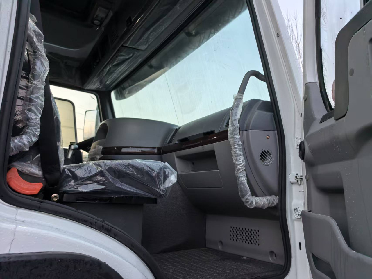 SINOTRUK Howo 6*4 - Kipper vrachtwagen: afbeelding 3 SINOTRUK Howo 6*4 - Kipper vrachtwagen: afbeelding 3