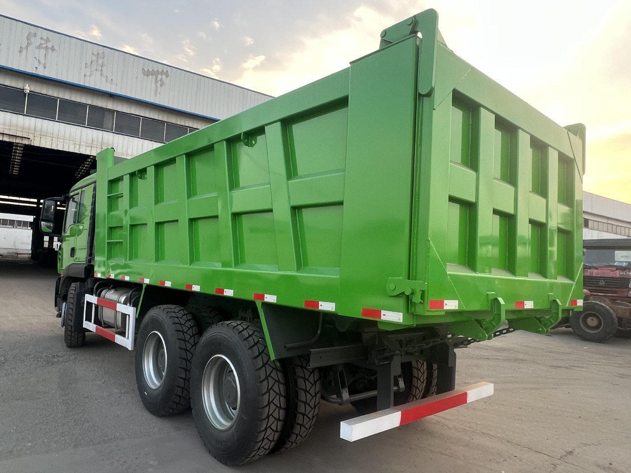 Kipper vrachtwagen SINOTRUK TX 6x4: afbeelding 6