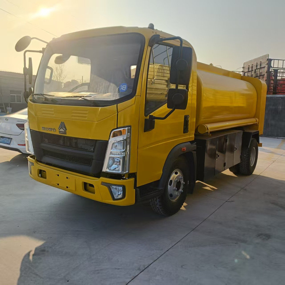 SINOTRUK Tanker truck - Tankwagen: afbeelding 2 SINOTRUK Tanker truck - Tankwagen: afbeelding 2