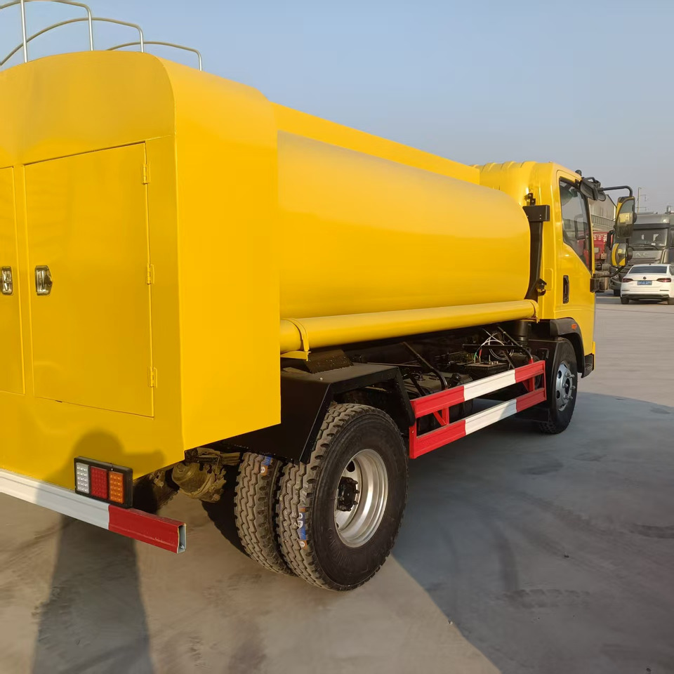 SINOTRUK Tanker truck - Tankwagen: afbeelding 5 SINOTRUK Tanker truck - Tankwagen: afbeelding 5