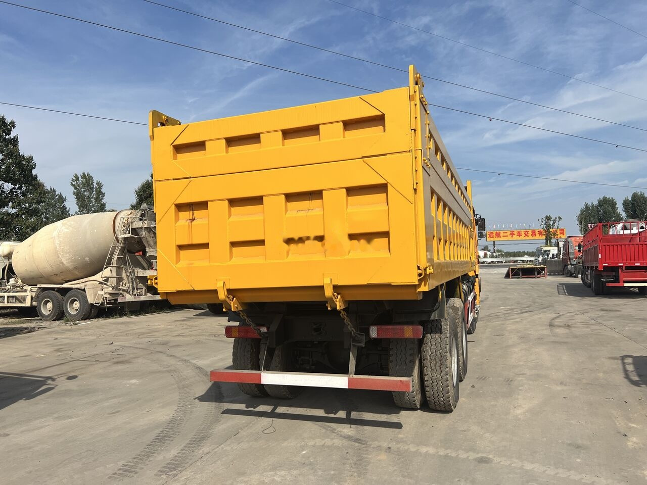 Shacman F3000 8*4 - Kipper vrachtwagen: afbeelding 4 Shacman F3000 8*4 - Kipper vrachtwagen: afbeelding 4