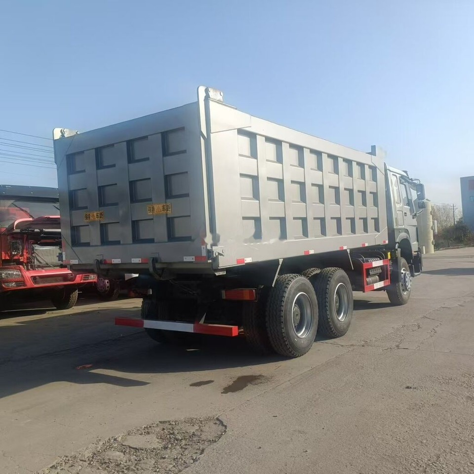 Sinotruk Howo 6*4 - Kipper vrachtwagen: afbeelding 2 Sinotruk Howo 6*4 - Kipper vrachtwagen: afbeelding 2