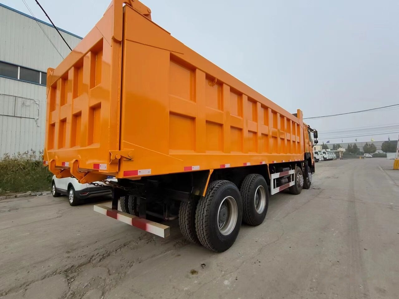 Sinotruk Howo 8*4 - Kipper vrachtwagen: afbeelding 5 Sinotruk Howo 8*4 - Kipper vrachtwagen: afbeelding 5