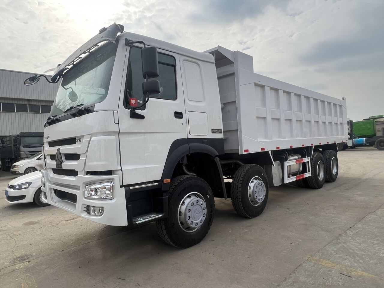 Sinotruk Howo 8*4 - Kipper vrachtwagen: afbeelding 5 Sinotruk Howo 8*4 - Kipper vrachtwagen: afbeelding 5