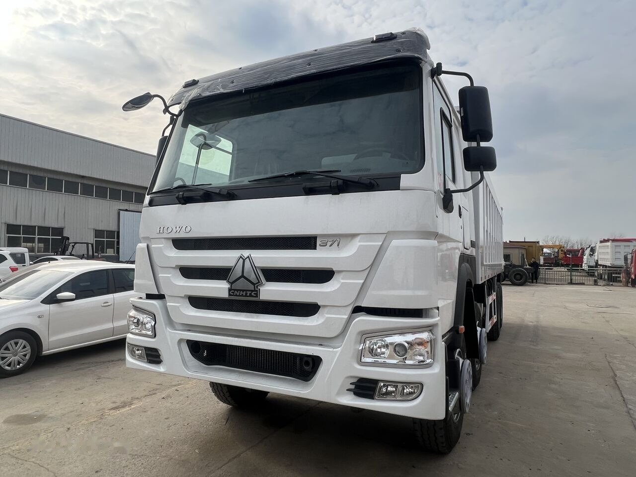 Sinotruk Howo 8*4 - Kipper vrachtwagen: afbeelding 2 Sinotruk Howo 8*4 - Kipper vrachtwagen: afbeelding 2
