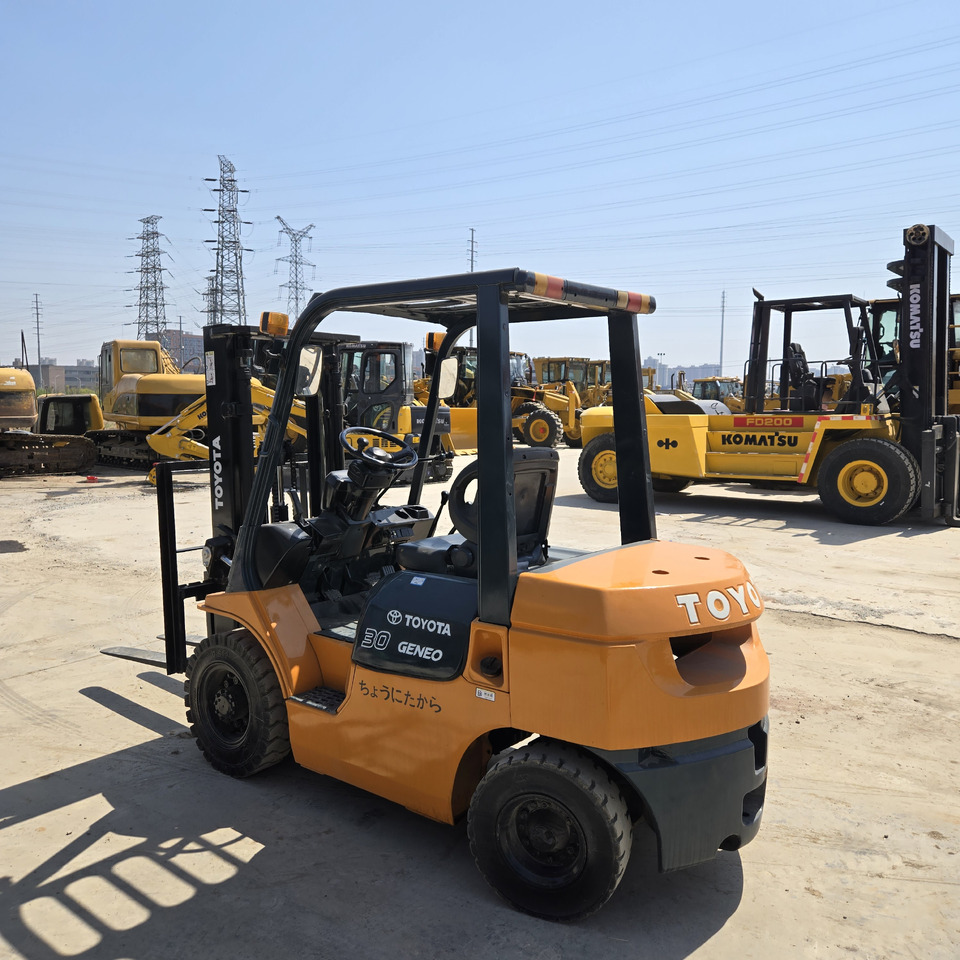 Toyota FD30 - Diesel heftruck: afbeelding 2 Toyota FD30 - Diesel heftruck: afbeelding 2