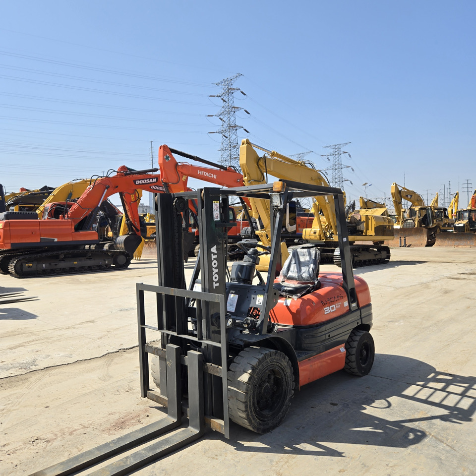 Toyota FD30 - Diesel heftruck: afbeelding 3 Toyota FD30 - Diesel heftruck: afbeelding 3