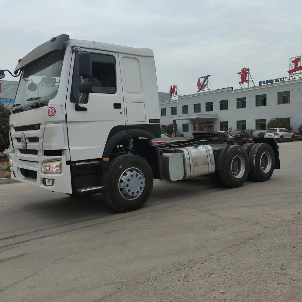 SINOTRUK HOWO trailer head - Trekker: afbeelding 3 SINOTRUK HOWO trailer head - Trekker: afbeelding 3