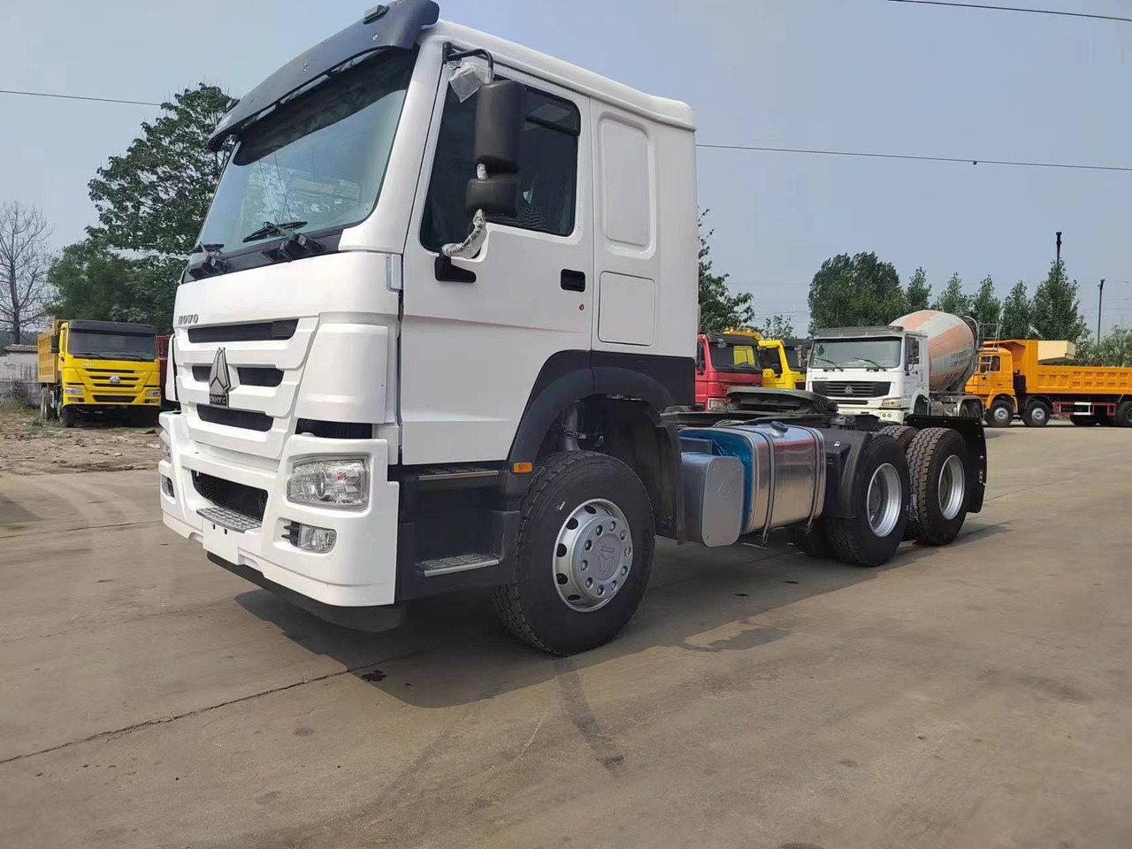 SINOTRUK Howo trailer head - Trekker: afbeelding 1 SINOTRUK Howo trailer head - Trekker: afbeelding 1