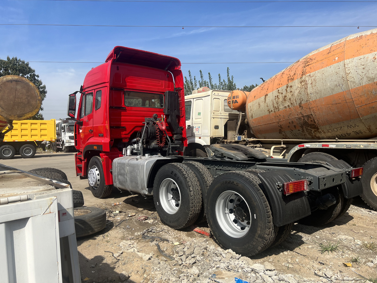 SINOTRUK Trailer head - Trekker: afbeelding 3 SINOTRUK Trailer head - Trekker: afbeelding 3