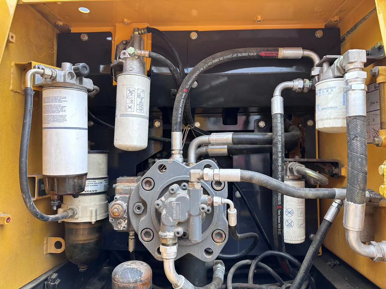 Volvo EC240D - Rupsgraafmachine: afbeelding 1 Volvo EC240D - Rupsgraafmachine: afbeelding 1