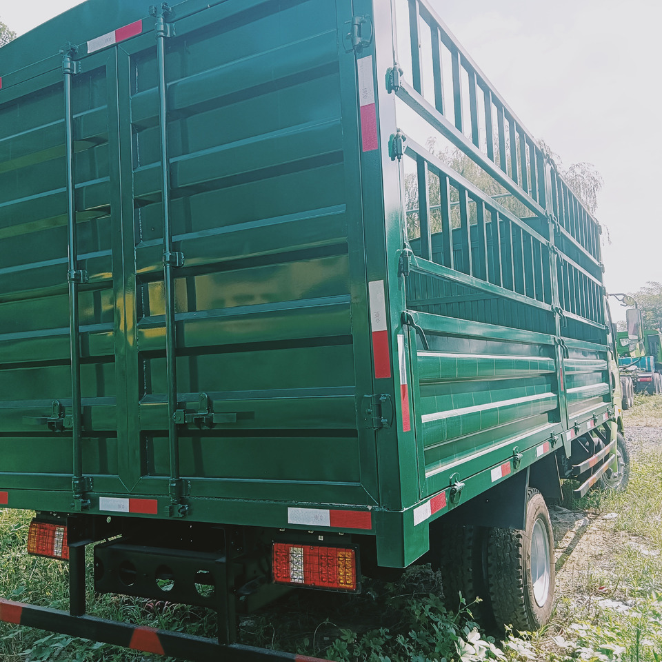 SINOTRUK HOWO - Vrachtwagen: afbeelding 4 SINOTRUK HOWO - Vrachtwagen: afbeelding 4