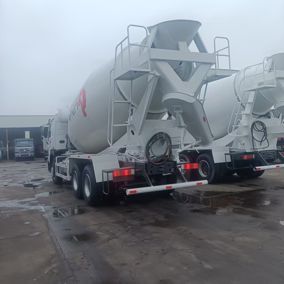 SINOTRUK HOWO - Vrachtwagen: afbeelding 2 SINOTRUK HOWO - Vrachtwagen: afbeelding 2