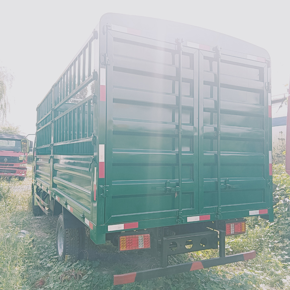 SINOTRUK HOWO - Vrachtwagen: afbeelding 5 SINOTRUK HOWO - Vrachtwagen: afbeelding 5