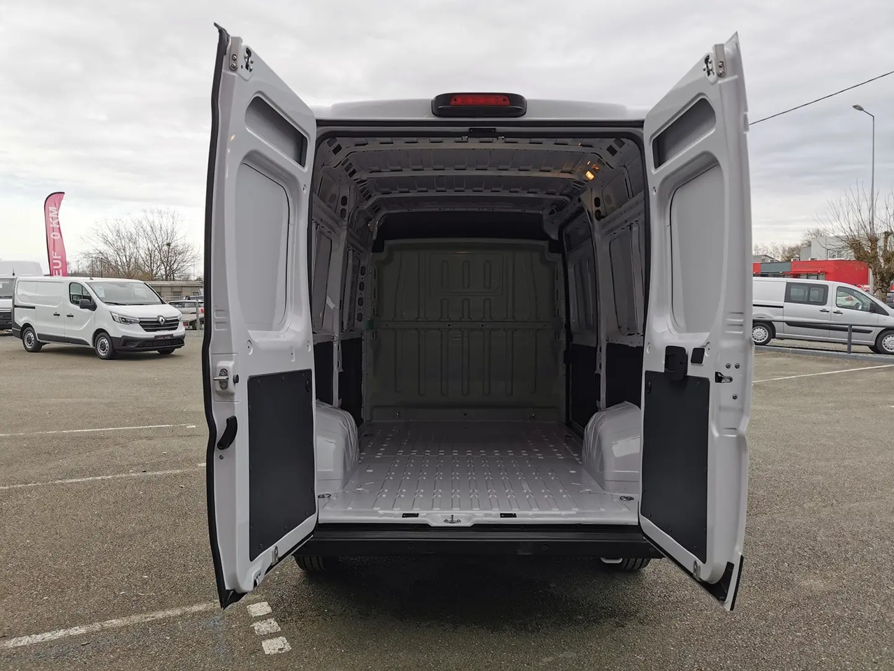 Peugeot Boxer 333 L2H2 2.2 BLUEHDI S&S 140CH ASPHALT - Andere machine: afbeelding 3 Peugeot Boxer 333 L2H2 2.2 BLUEHDI S&S 140CH ASPHALT - Andere machine: afbeelding 3