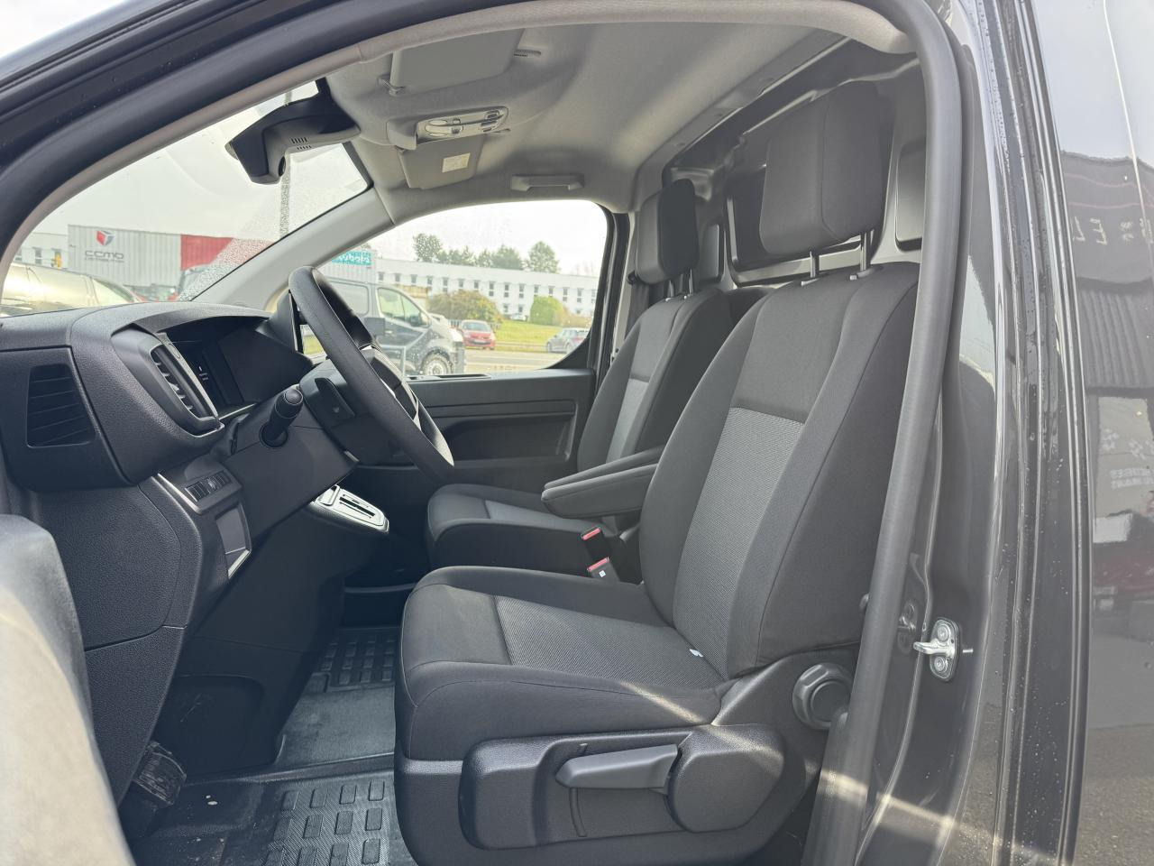 Citroen Jumpy M 2.0 BlueHDi 180CH EAT8 PACK LOOK - Kleine bestelwagen: afbeelding 5 Citroen Jumpy M 2.0 BlueHDi 180CH EAT8 PACK LOOK - Kleine bestelwagen: afbeelding 5