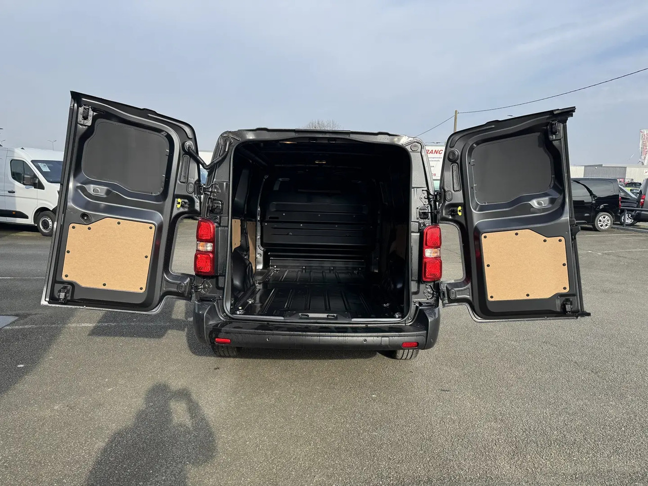 Citroen Jumpy XL 2.0 BLUEHDI 180CH S&S PACK PREMIUM CONNECT EAT8 - Gesloten bestelwagen: afbeelding 2 Citroen Jumpy XL 2.0 BLUEHDI 180CH S&S PACK PREMIUM CONNECT EAT8 - Gesloten bestelwagen: afbeelding 2