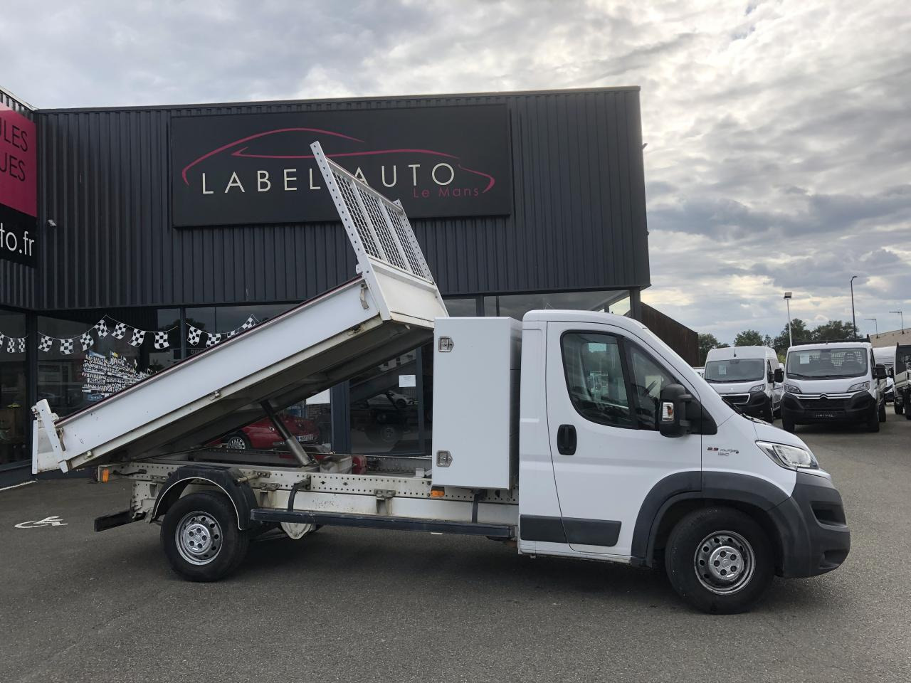 FIAT DUCATO 3T5 MAXI BENNE + COFFRE 2.3 JTD 130 CH PACK PRO NAV - Kipper bestelwagen: afbeelding 1 FIAT DUCATO 3T5 MAXI BENNE + COFFRE 2.3 JTD 130 CH PACK PRO NAV - Kipper bestelwagen: afbeelding 1
