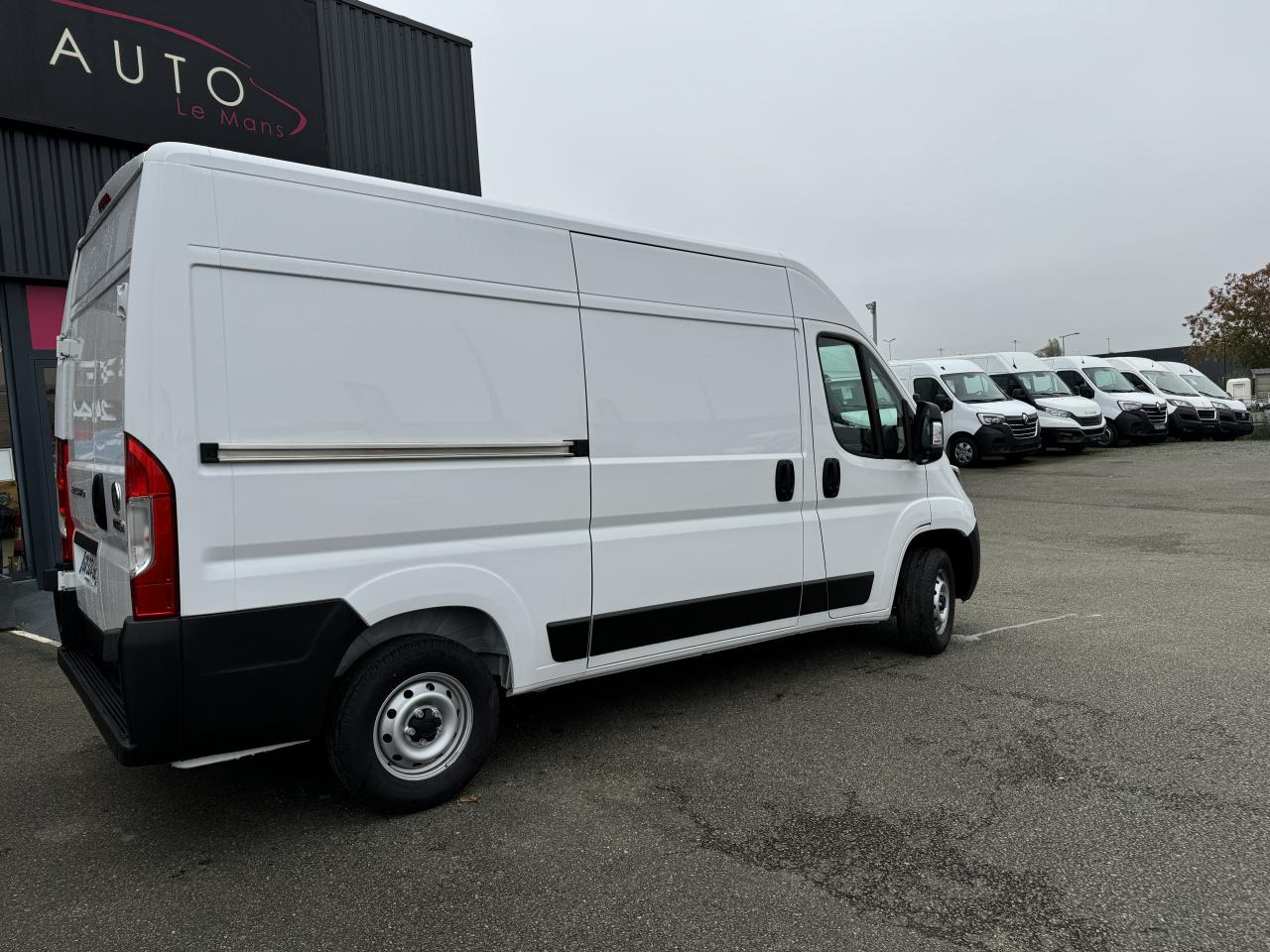FIAT Ducato Tôlé 3.3 M H2 2.2 - 140 S&S III FOURGON TOLE Fourgon Tôlé 3.3 - Gesloten bestelwagen: afbeelding 5 FIAT Ducato Tôlé 3.3 M H2 2.2 - 140 S&S III FOURGON TOLE Fourgon Tôlé 3.3 - Gesloten bestelwagen: afbeelding 5