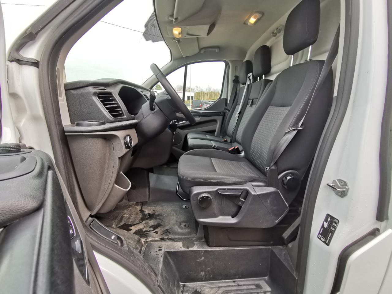 FORD TRANSIT CUSTOM L2H1 2.0 ECOBLUE 130 CH - Gesloten bestelwagen: afbeelding 5 FORD TRANSIT CUSTOM L2H1 2.0 ECOBLUE 130 CH - Gesloten bestelwagen: afbeelding 5